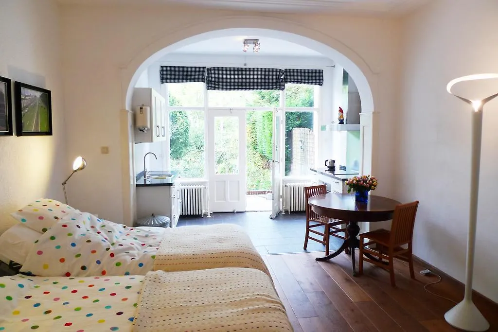 Bed & Breakfast Walenburg Rotterdam 2*,  Nederland